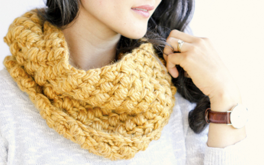 Как связать шарф хомут спицами и крючком - описание схемы вязания, фото идеи, советы