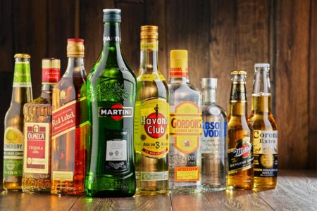 Как стильно хранить алкоголь: 13 проверенных идей
